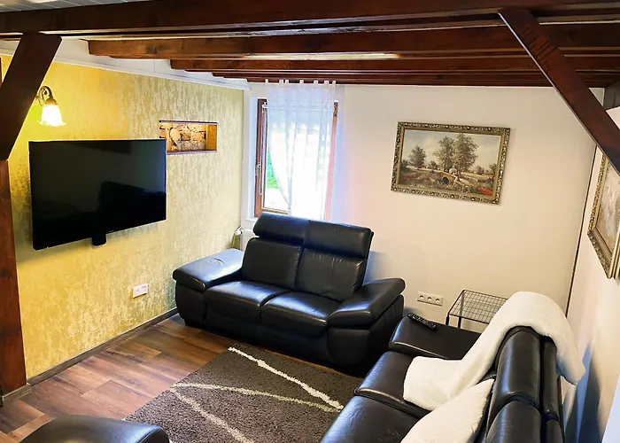 别墅 Landhaus-villa, Sauna, Private Garten *