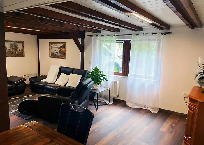 别墅 Landhaus-villa, Sauna, Private Garten *